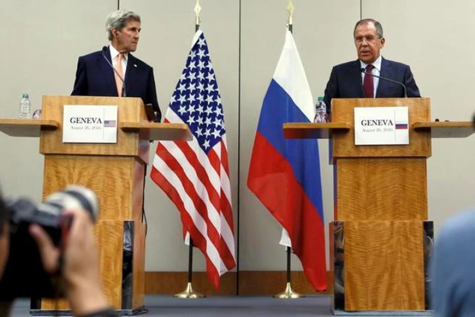 Госсекретарь США Джон Керри и министр иностранных дел России Сергей Лавров после пресс-конференции в Женеве