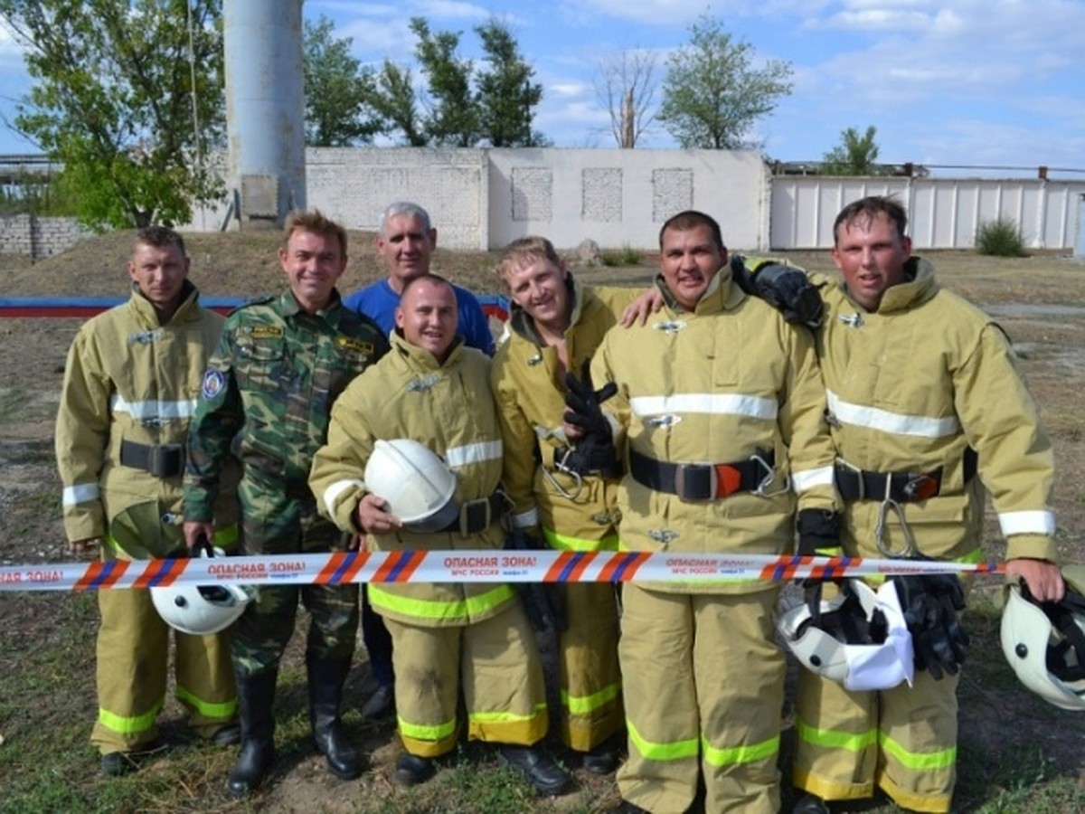 Под Волгоградом пожарный-доброволец спас соседа из горящего дома - KP.RU