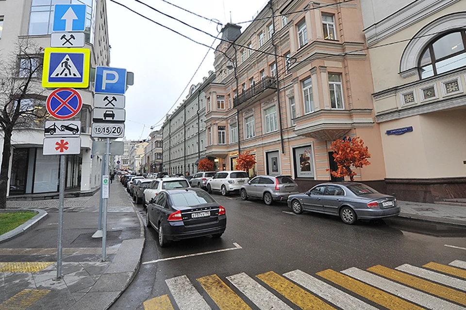 Заплатив 3 тысячи рублей за год, водители могут свободно оставлять свою машину круглосуточно около своего дома