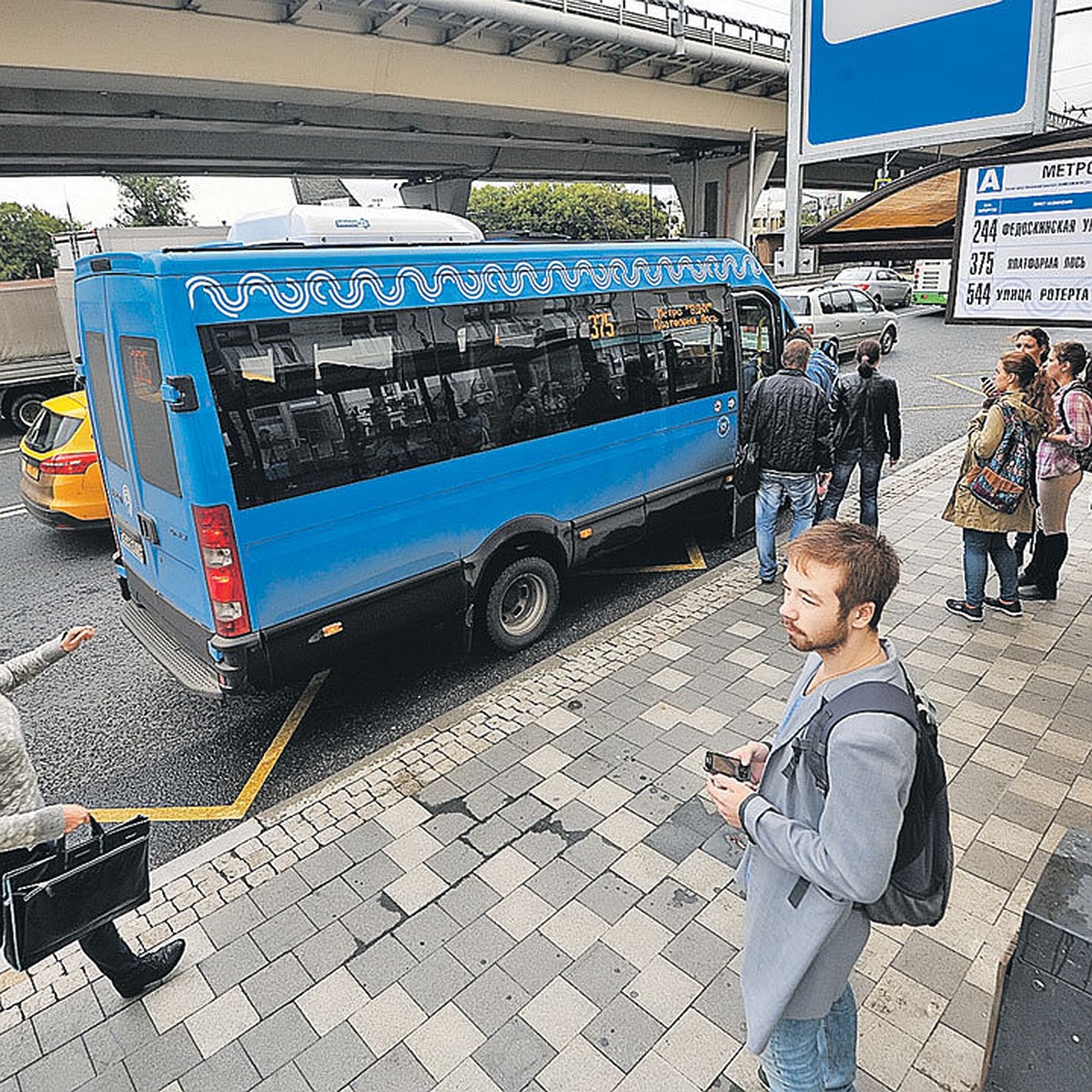 Департамент транспорта - о синих маршрутках: Количество автобусов  увеличиваем, интервалы движения сокращаем - KP.RU