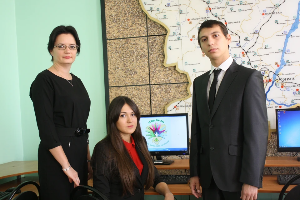 Александр Жиряков, Марина Влазнева и их руководитель Тамара Дьяченко постоянно работают над совершенствованием своего портала.