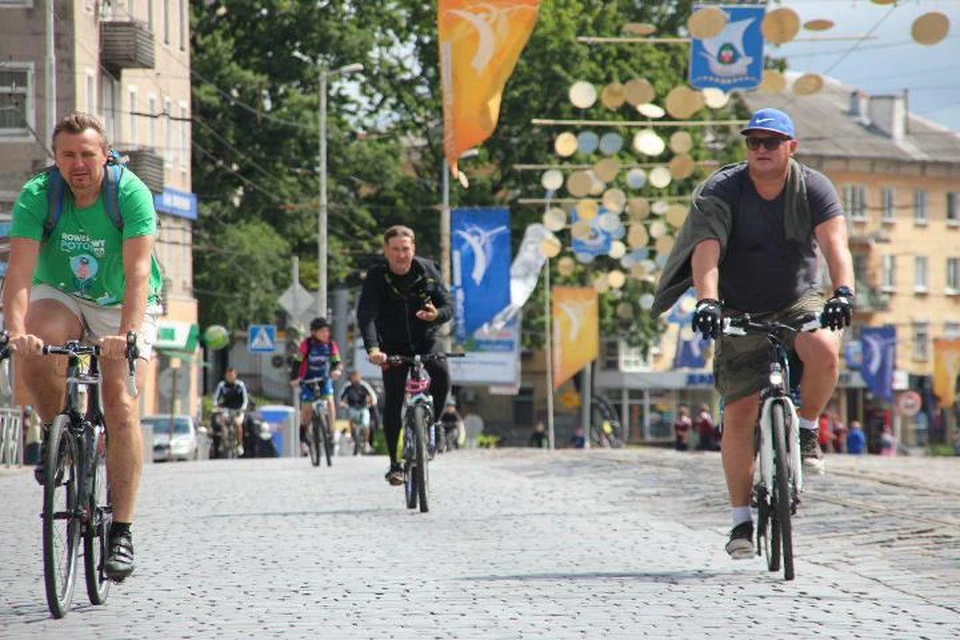 Колонну велосипедистов в день без автомобиля возглавит вице-мэр Калининграда Сергей Мельников (справа).