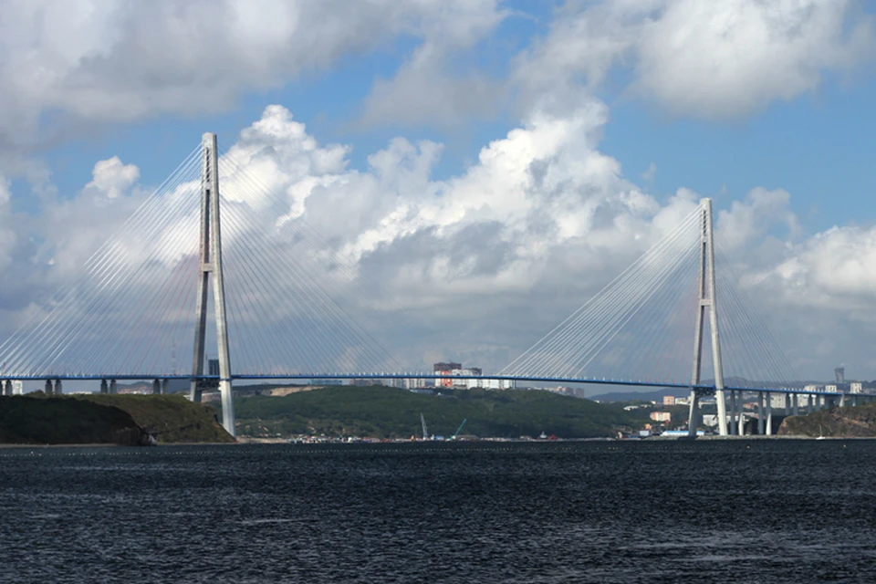 Мост на остров "Русский" - одна из достопримечательностей, которая украсит новые купюры