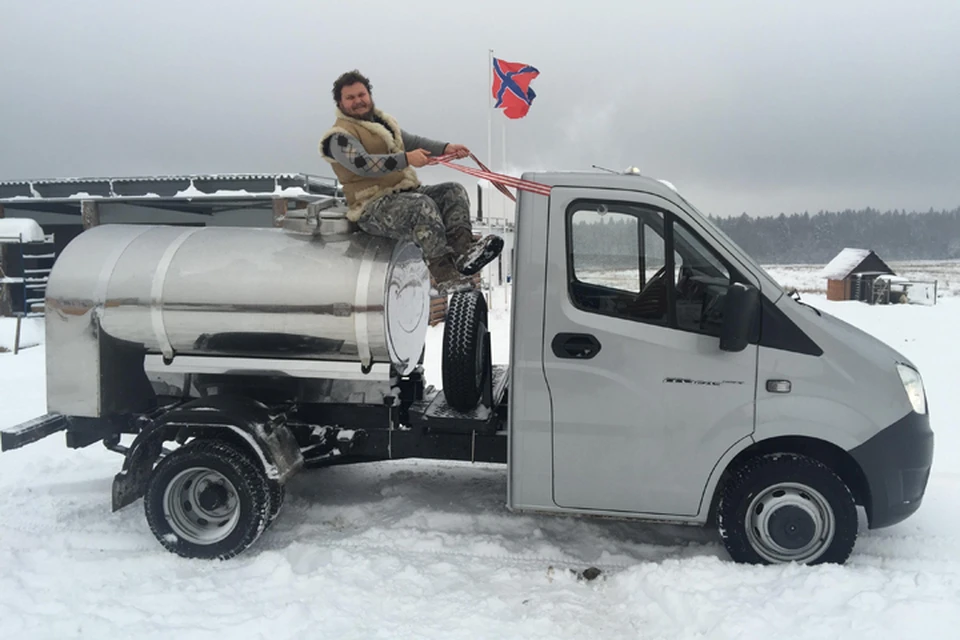 Эта неожиданная помощь в виде машины пришла к Олегу накануне 4 ноября – дня Народного единства