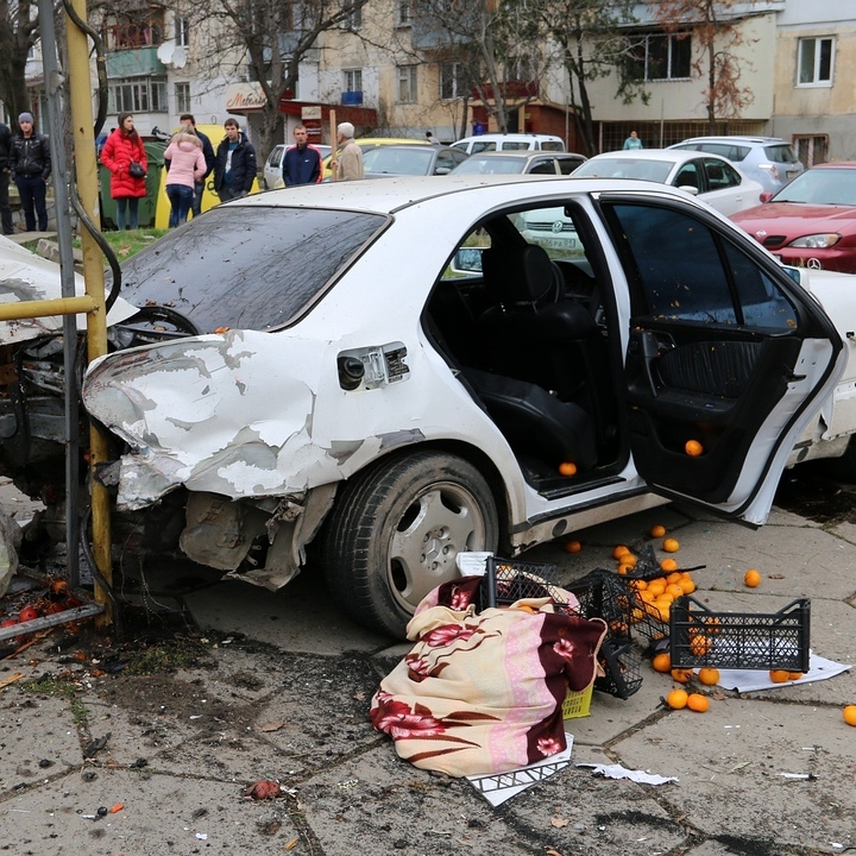 Симферополец, которого сбил на автобусной остановке Mercedes, один день не  дожил до своего дня рождения - KP.RU