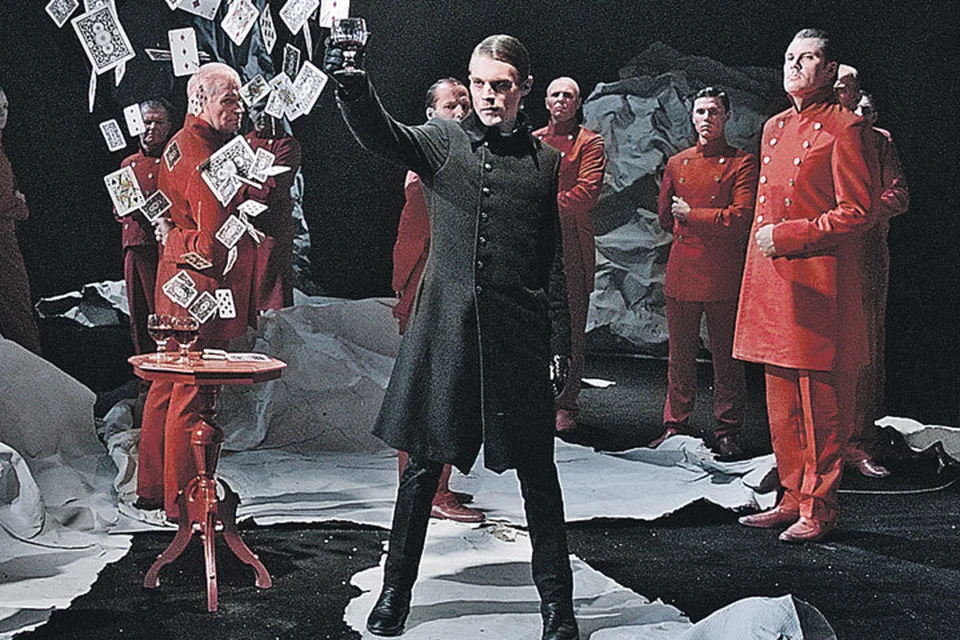 Герой Ивана Янковского играет своей жизнью, чтобы стать настоящим Германном на сцене. Фото: planeta-inform.tv