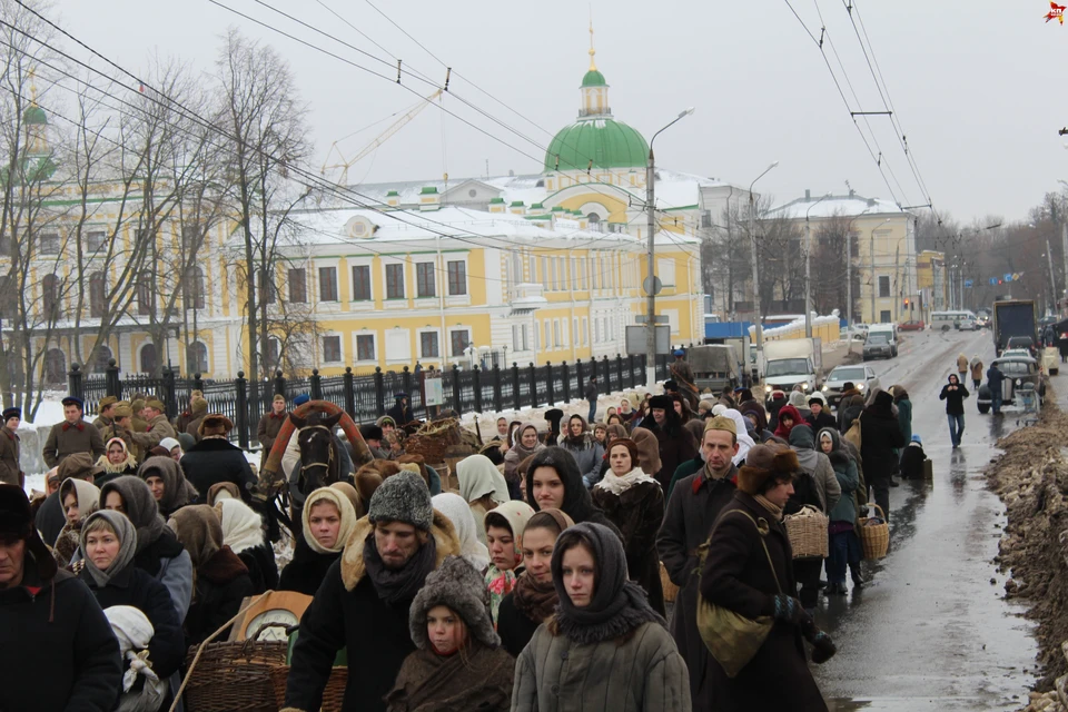 В массовке участвовало более 200 человек