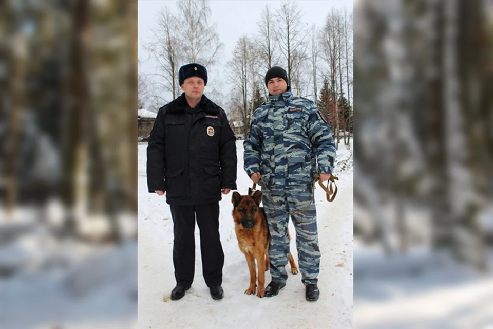 Полицейские два часа несли на себе через бурелом замерзающего человека. На фото: Дмитрий Бражкин (слева) и Алексей Ермеев.