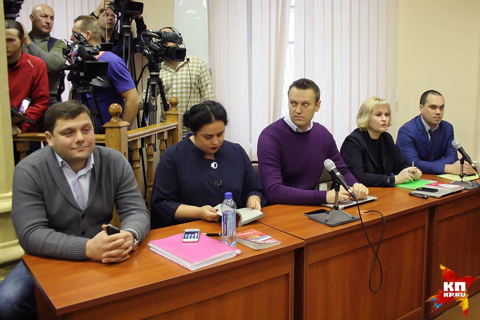 Адвокаты Навального и Офицерова хотели завершить суд еще до озвучивания обвинения.