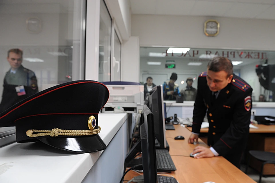 Полицейские просят москвичей: если вам что-то известно об этом ЧП на "Сходненской", позвоните 02