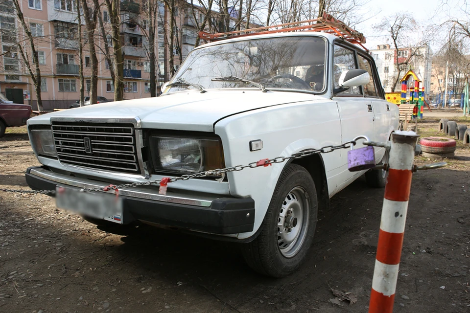 Насколько по карману автолюбителю уютный домик с крышей для своей любимой «ласточки»?