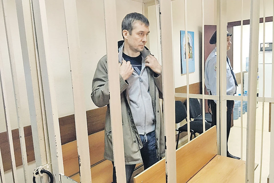 Откуда 8,5 миллиарда, Захарченко не говорит. Но все свободное время в СИЗО «готовится к защите» в суде.