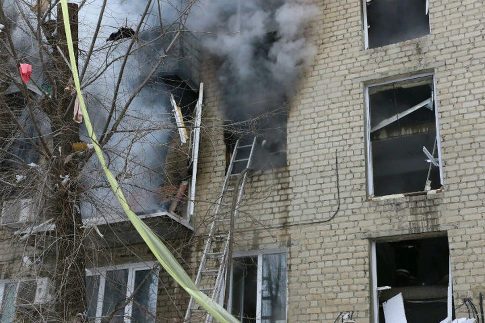 Взрыв полностью разрушил две квартиры в доме на Московском шоссе.