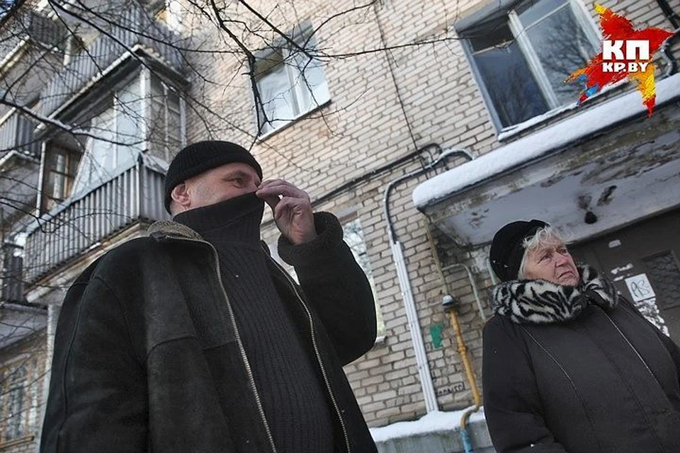 Жильцы дома надеются, что трупный запах выветрится.