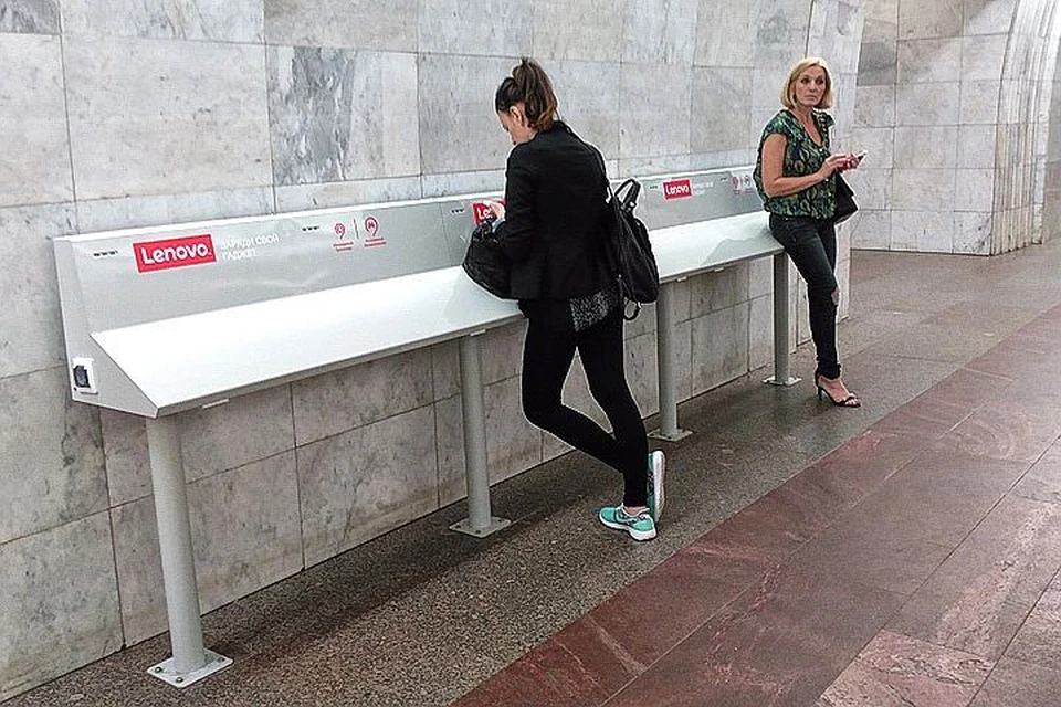 В столичном метро появятся специальные места для зарядки мобильных телефонов