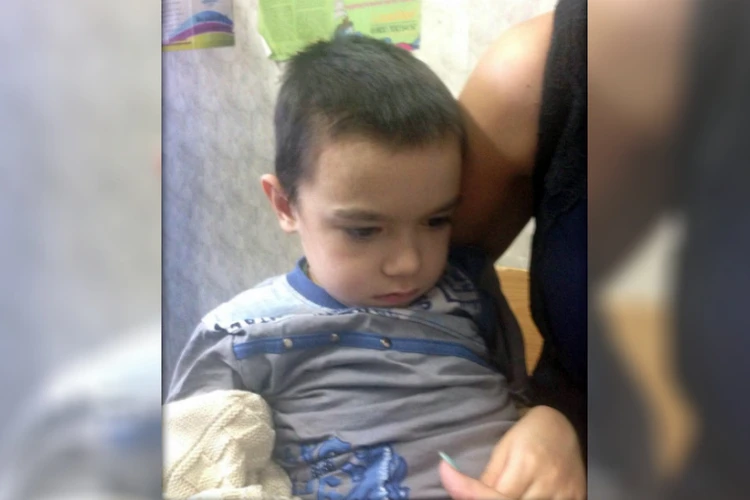Стало известно, как 5-летний мурманчанин оказался в подъезде чужого дома без взрослых