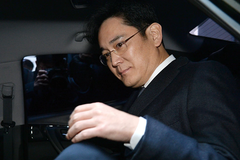 Следствие считает, что Ли Джэён виновен во взяточничестве, растрате и даче ложных показаний
