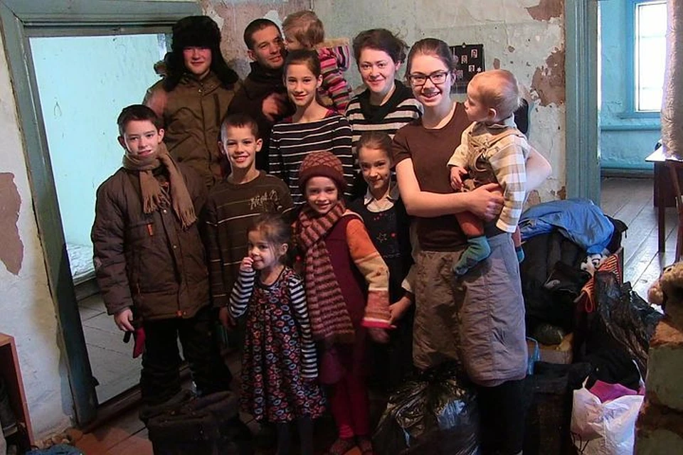Многодетная семья поселилась в полузаброшенном четырехкомнатном доме. Фото: Ростислав АЛИЕВ/газета «Правда Севера»