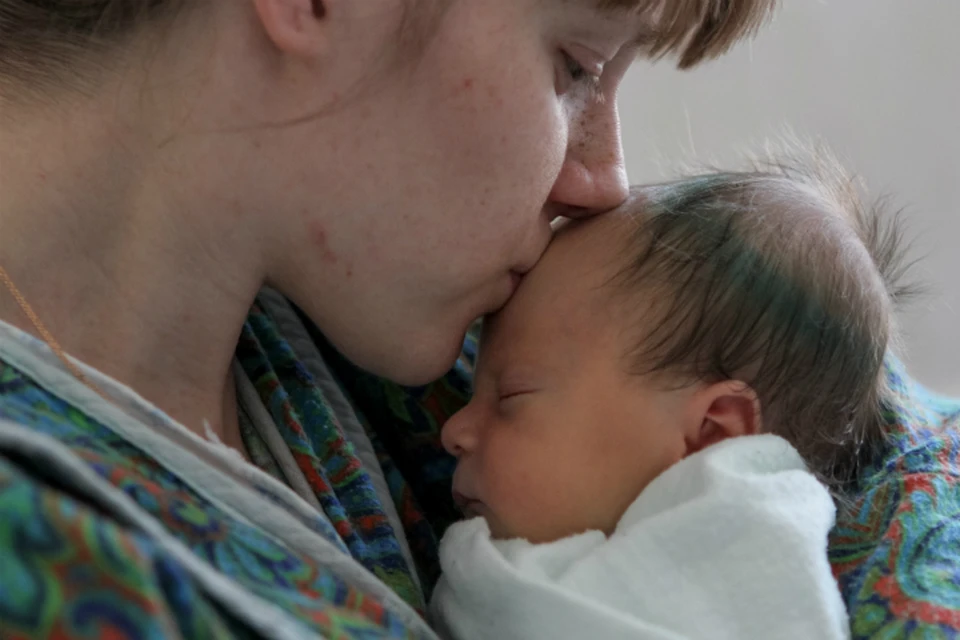 Выплата, которую женщина получает только после родов, не самый эффективный стимул, считают власти