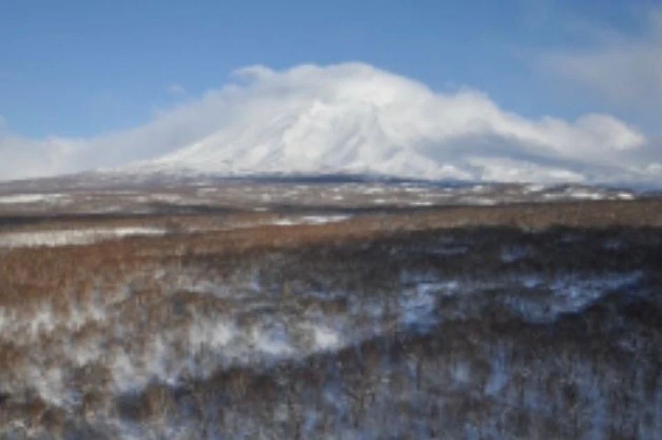 На Камчатке вулканы Ключевской и Безымянный выбросили столбы пепла высотой больше пяти километров