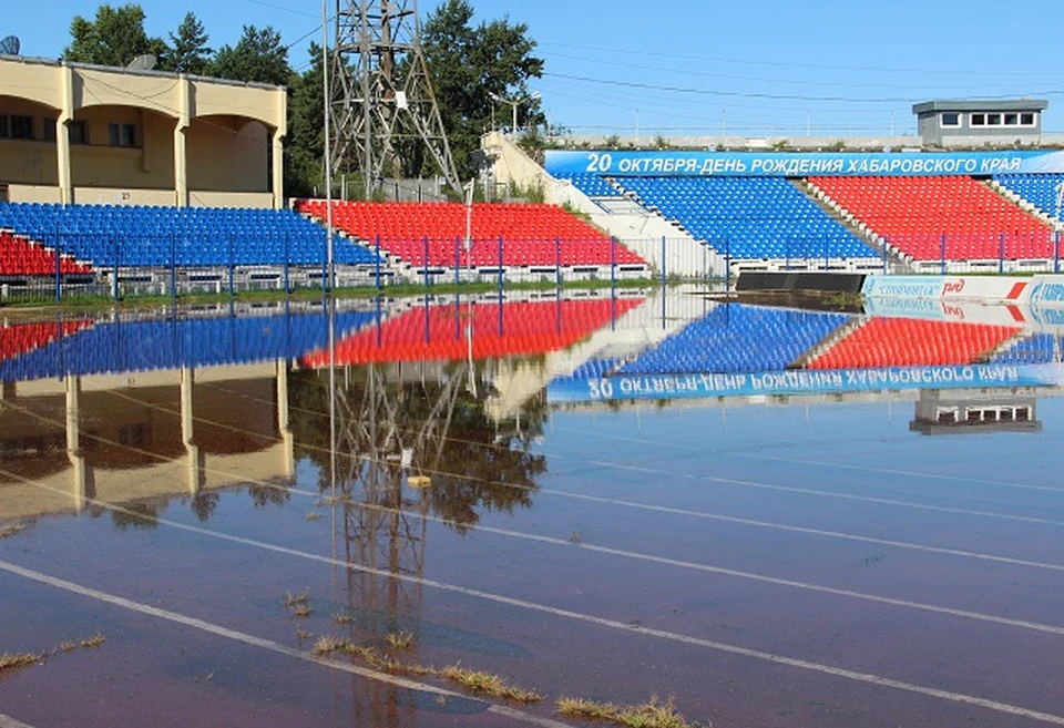 Стадион в хабаровске. Стадион Ленина Хабаровск. Стадион Ленина Хабаровск наводнение. Стадион энергия Хабаровск. Стадион СКА энергия Хабаровск.