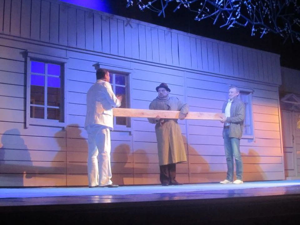 Старший сын спектакль. Старший сын спектакль. На съемках старший сын. Старший сын курск. Старший сын спектакль с сухоруковым.