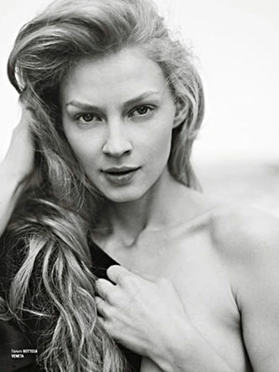 Қаншықтар кіреберісте былдырлады