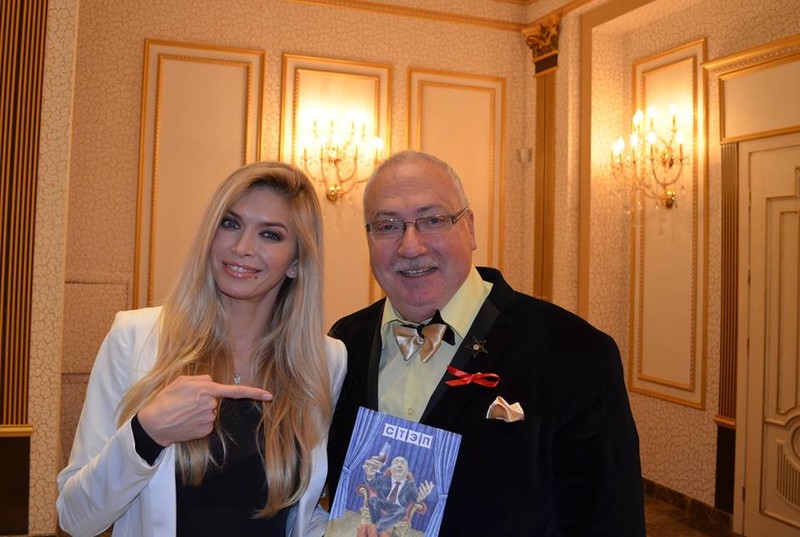 Лучший тамада мира Павел Дуганов вручил Вере Брежневой свою книгу.