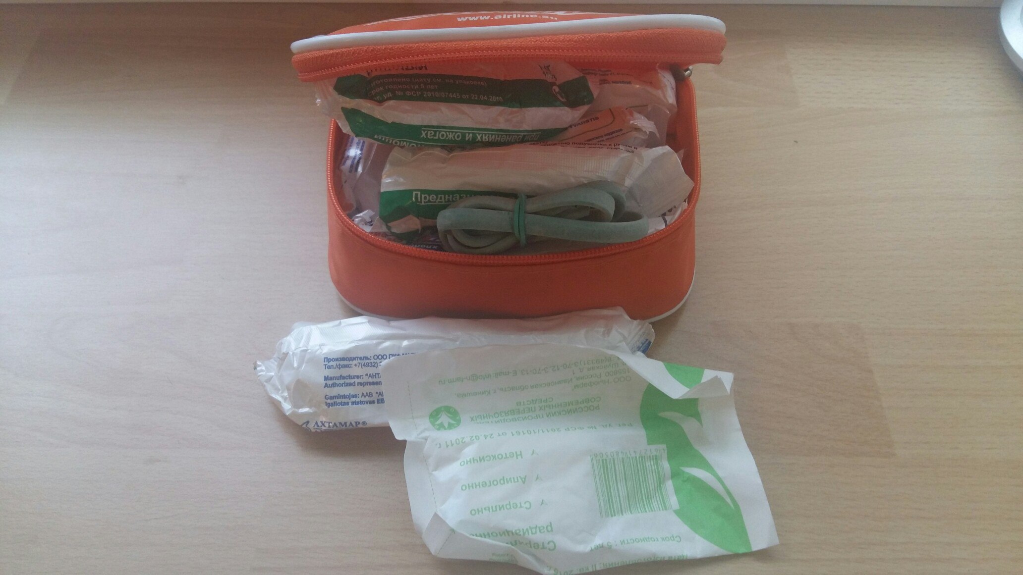 Собираясь в дорогу, не нужно забывать про аптечку.