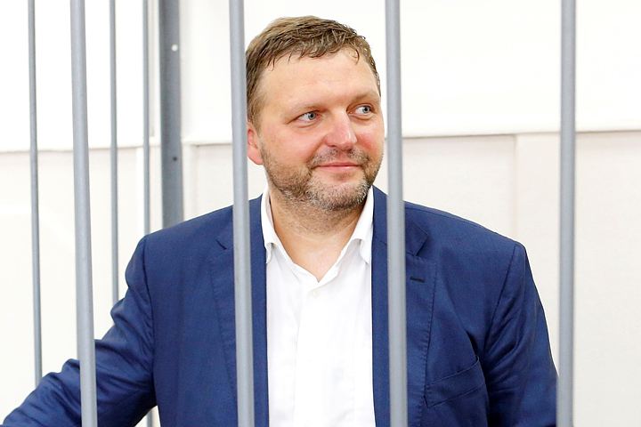 Никита Белых в помещении суда.