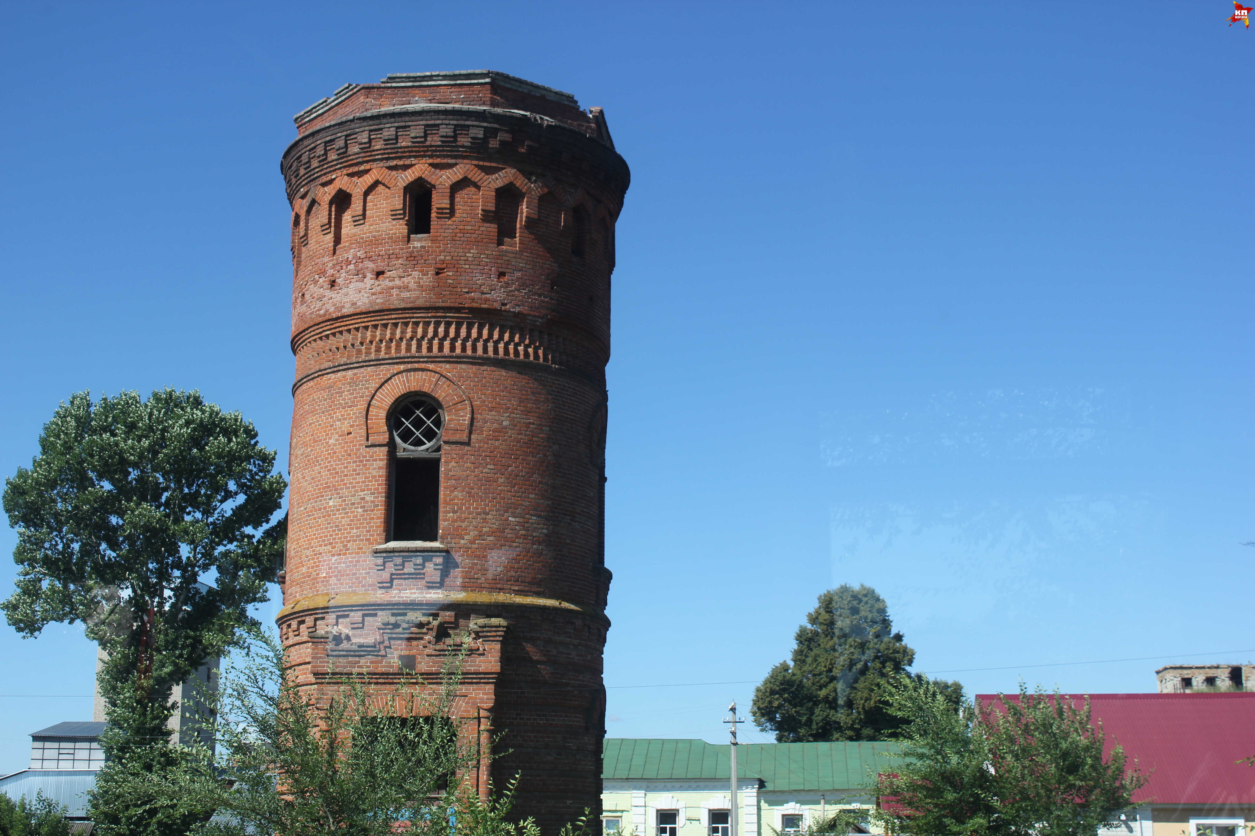 Старая водонапорная башня в поселке Лысые горы.