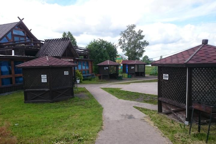 Беседки на Красном озере Фото: Фаяз Алекберов