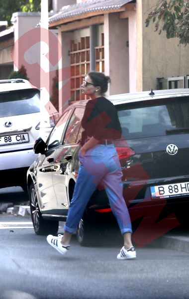 carla s dreams биография личная жизнь. 1567356. carla s dreams биография личная жизнь фото. carla s dreams биография личная жизнь-1567356. картинка carla s dreams биография личная жизнь. картинка 1567356. Хит молдавской группы Carla's Dreams Sub Pielea Mea — Eroina, покоривший мировые чарты, завоевал сердца и российских слушателей. Только ленивый не напевал этим летом румынское " Оп эроина. Оп-оп эроина". Э патажный проект полностью скрывает личности своих участников с помощью плотного камуфляжного грима, не позволяющего разглядеть черты лица и мимику, а также тёмных очков и капюшонов на их головах. Представляются все участники одинаково, меняя одно общее имя в каждой стране пребывания. carla s dreams биография личная жизнь. 1567356. carla s dreams биография личная жизнь фото. carla s dreams биография личная жизнь-1567356. картинка carla s dreams биография личная жизнь. картинка 1567356. Хит молдавской группы Carla's Dreams Sub Pielea Mea — Eroina, покоривший мировые чарты, завоевал сердца и российских слушателей. Только ленивый не напевал этим летом румынское " Оп эроина. Оп-оп эроина". Э патажный проект полностью скрывает личности своих участников с помощью плотного камуфляжного грима, не позволяющего разглядеть черты лица и мимику, а также тёмных очков и капюшонов на их головах. Представляются все участники одинаково, меняя одно общее имя в каждой стране пребывания.