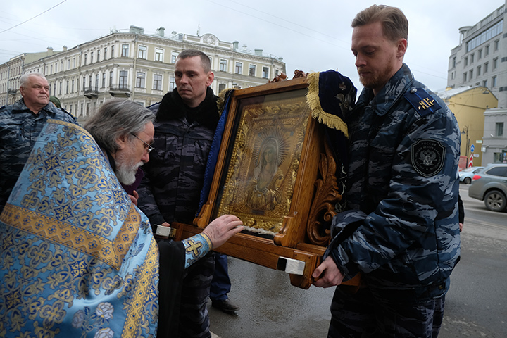 В Петербурге икона Божией Матери «Умиление» пробудет до Пасхи. В 2019 году она отмечается 28 апреля.