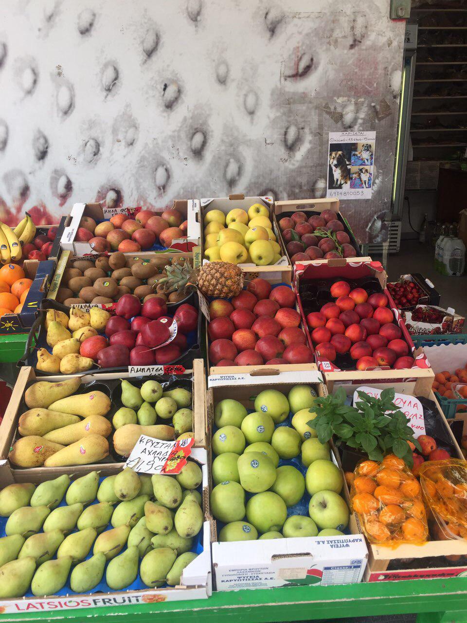 Обилие свежих фруктов