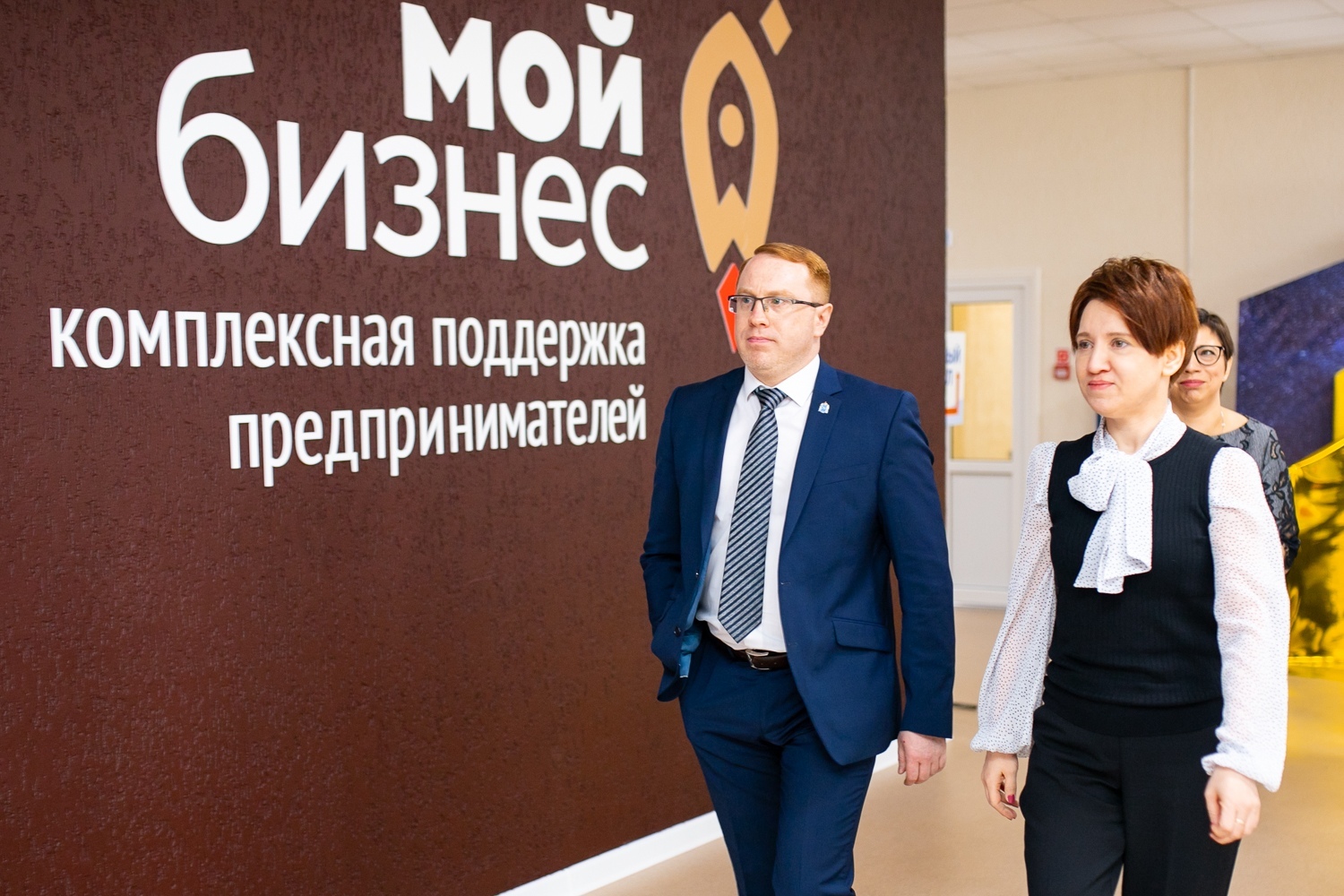 Заместитель губернатора ЯНАО Александр Калинин на открытии офиса «Мой бизнес» в Ноябрьске. Фото: Центр 
