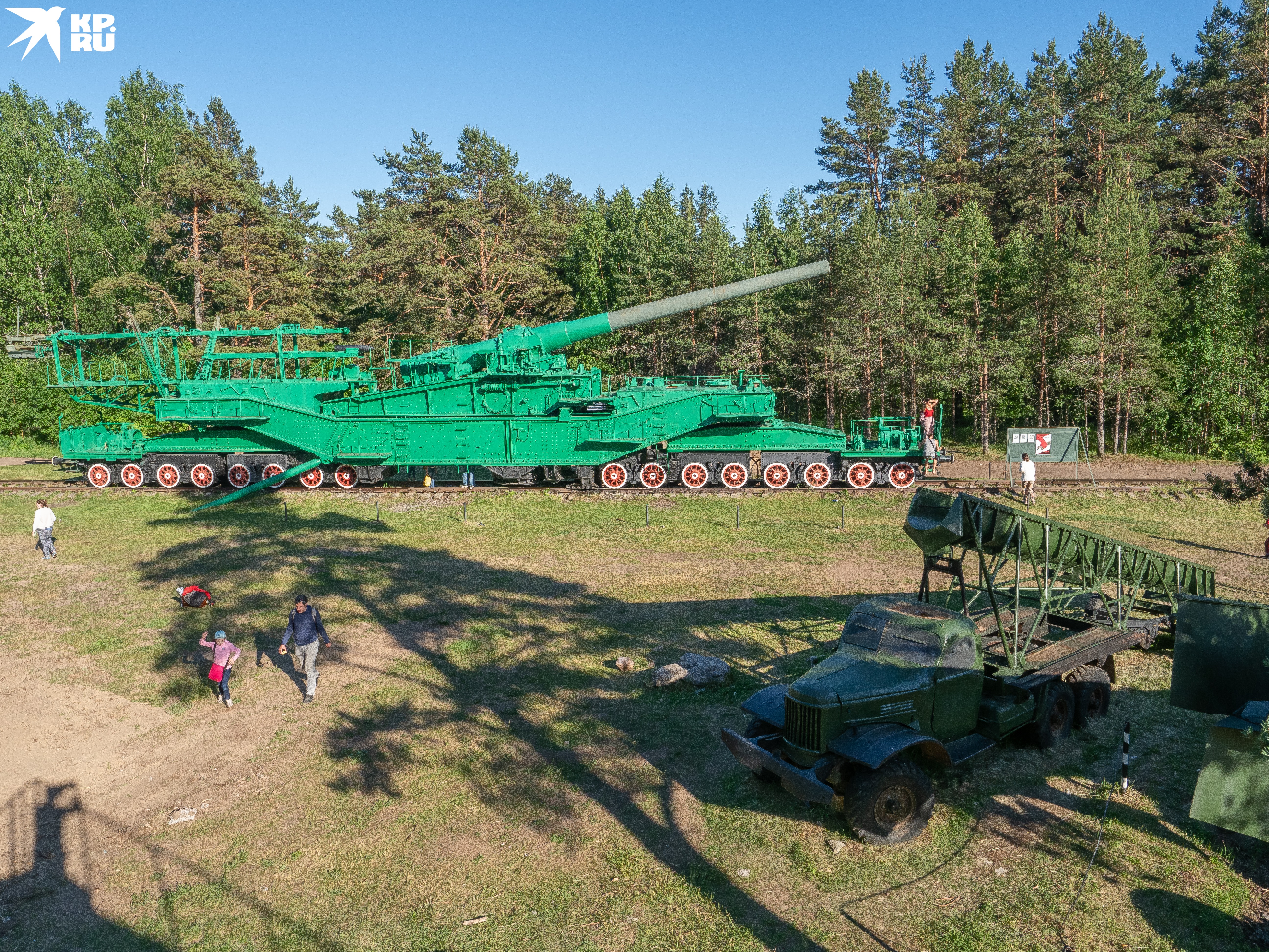 Форт Красная Горка впечатляет.
