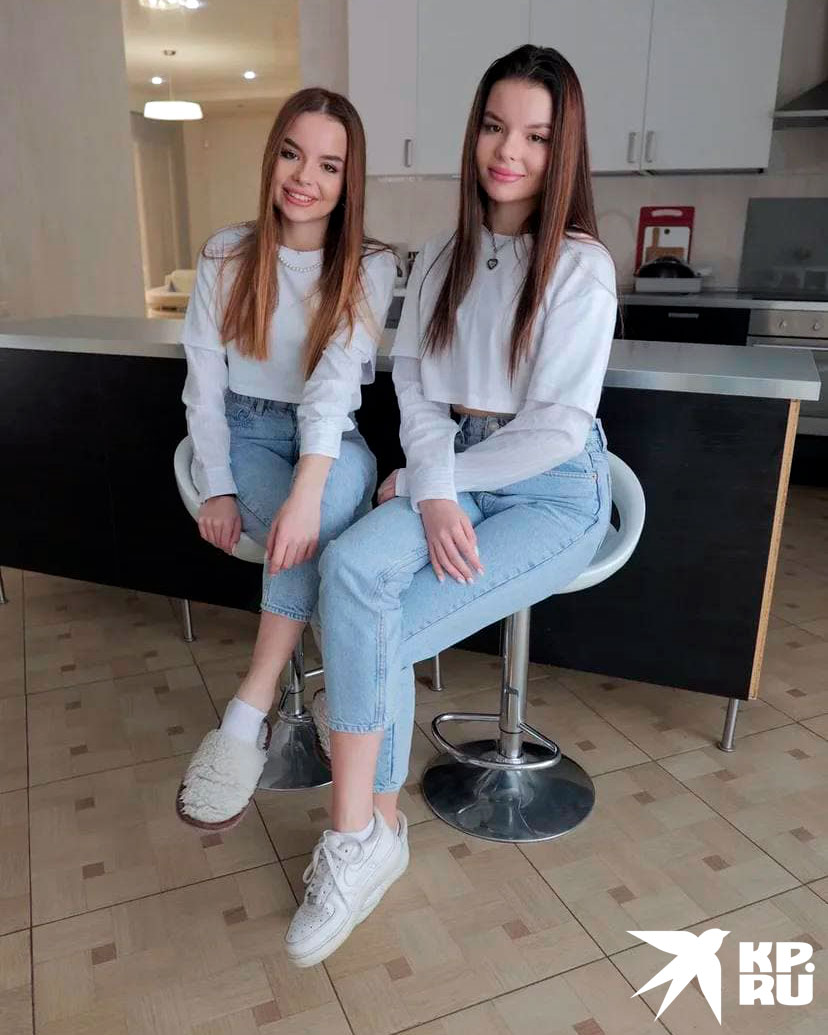 Пожалуй, самые колоритные жительницы хауса сестры-близняшки Катя и Настя. Обеим по 18.