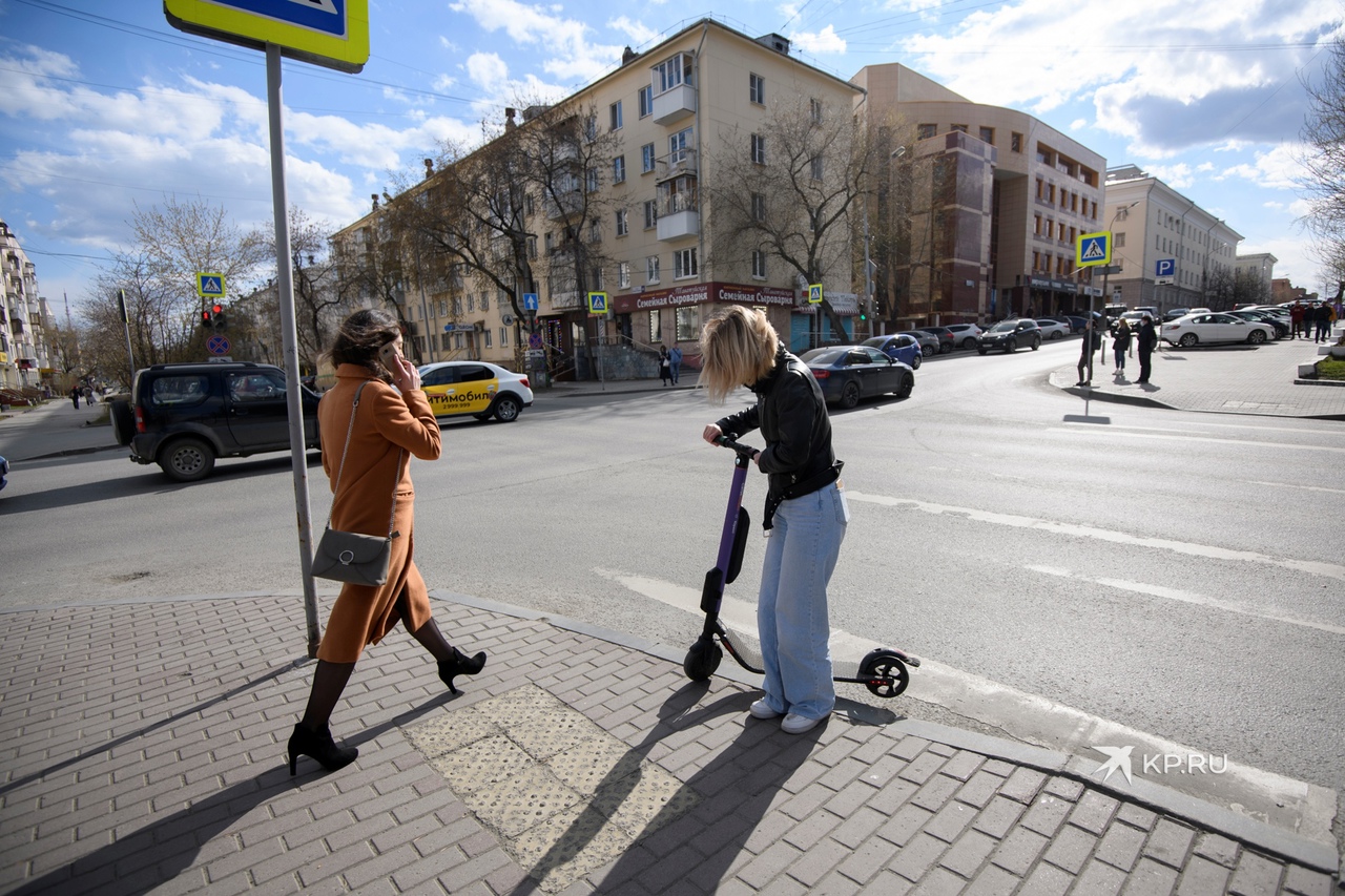 Фиолетовые довольно легкие.