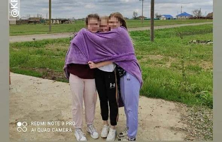 Последнее фото, которое сделали девочки в дороге.