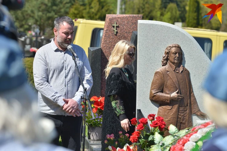 Вдова композитора установила памятник за свой счет. Фото: Алексей Смольский