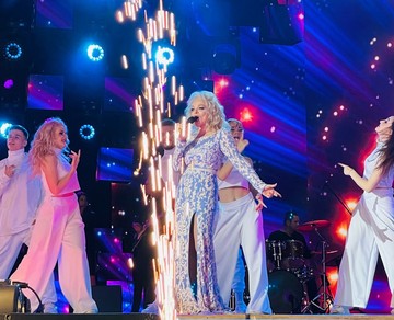 Лариса Долина на открытии