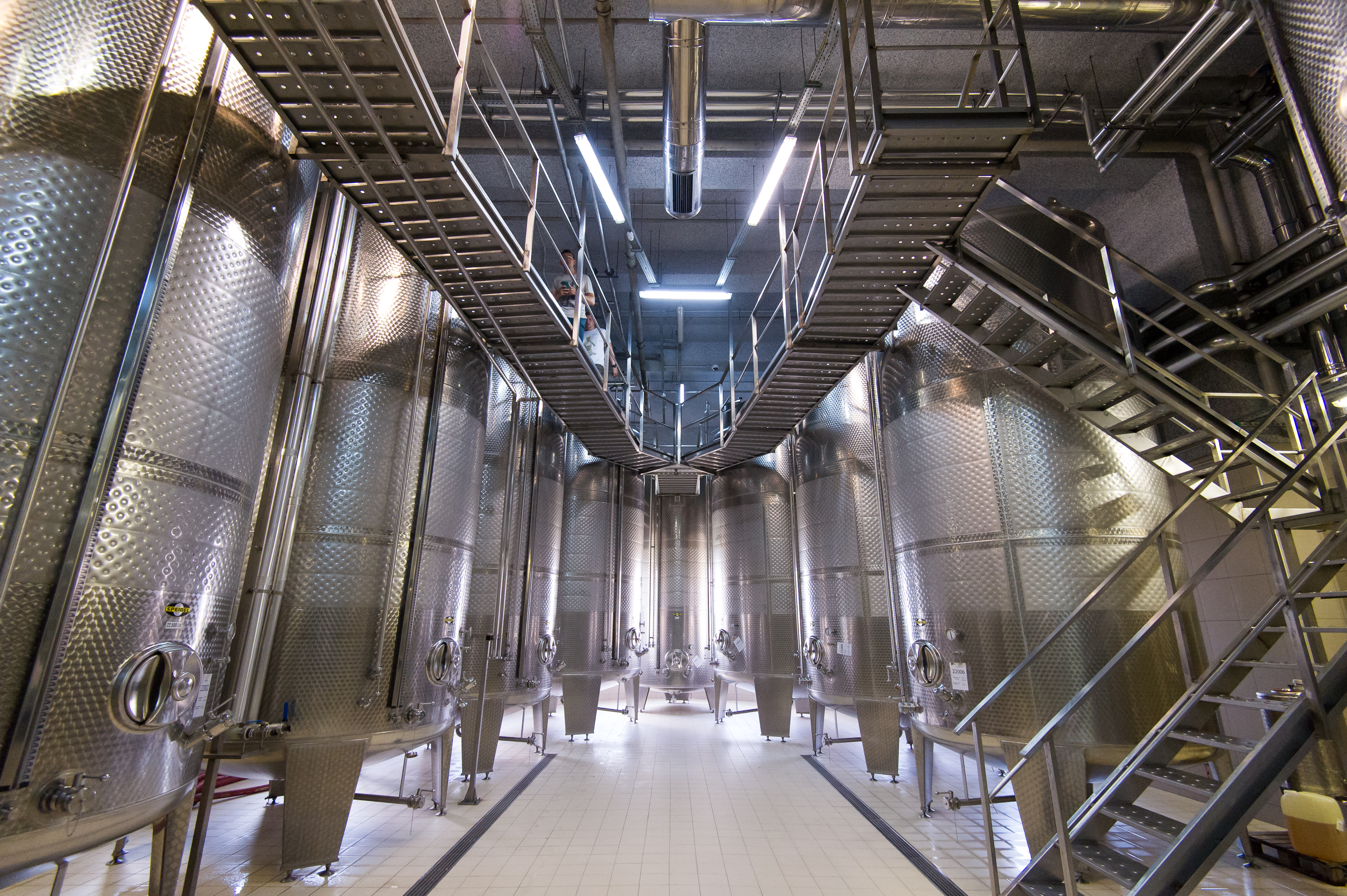 Цеха Alma Valley напоминают интерьер космического корабля