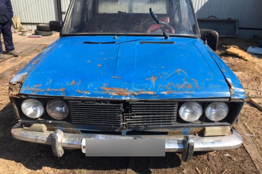 Жигули, на которых также передвигались отец с сыном.