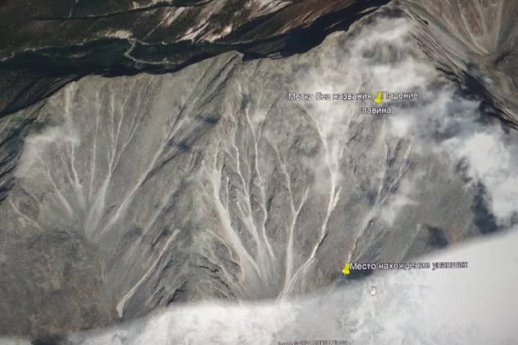 Координаты, которые сообщил уцелевший альпинист. Снег сошел с точки почти у гребня горы. Фото: предоставлено Сергеем Журавлевым.
