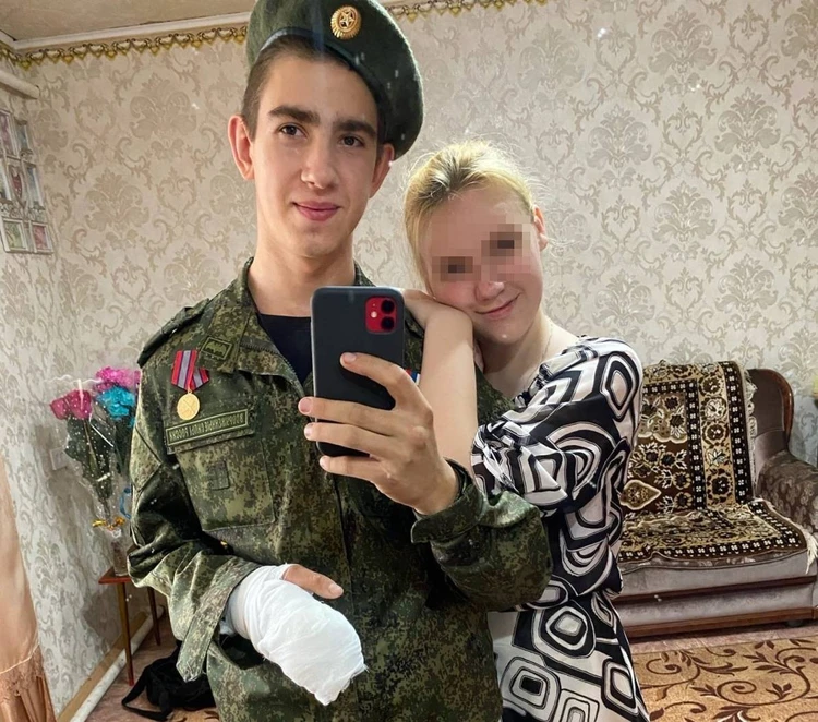 Военнослужащий получил ранение руки