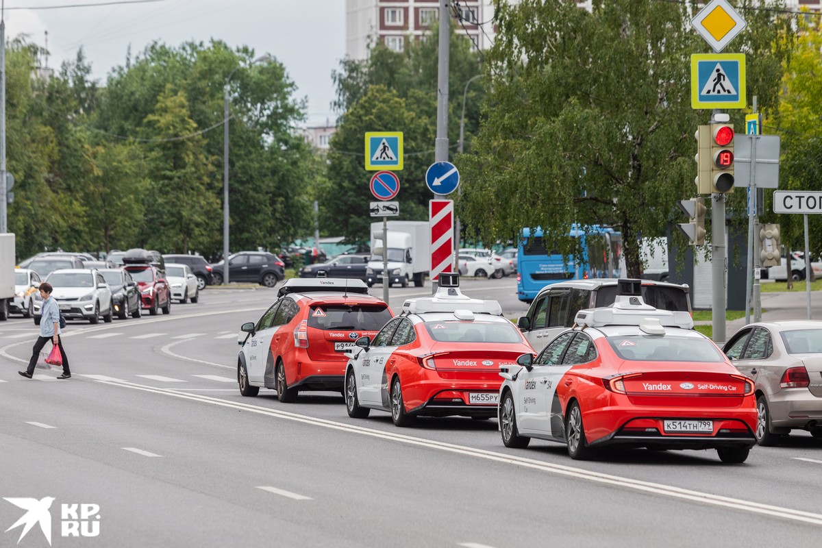 По Ясенево катаются десять таких авто.