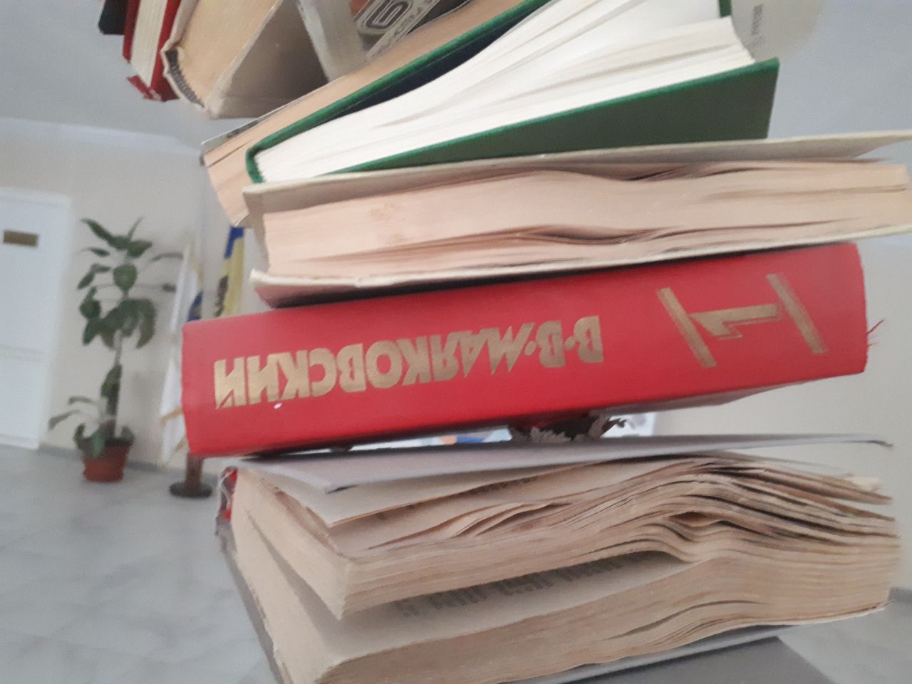 Даже Маяковвский никому не нужен. 