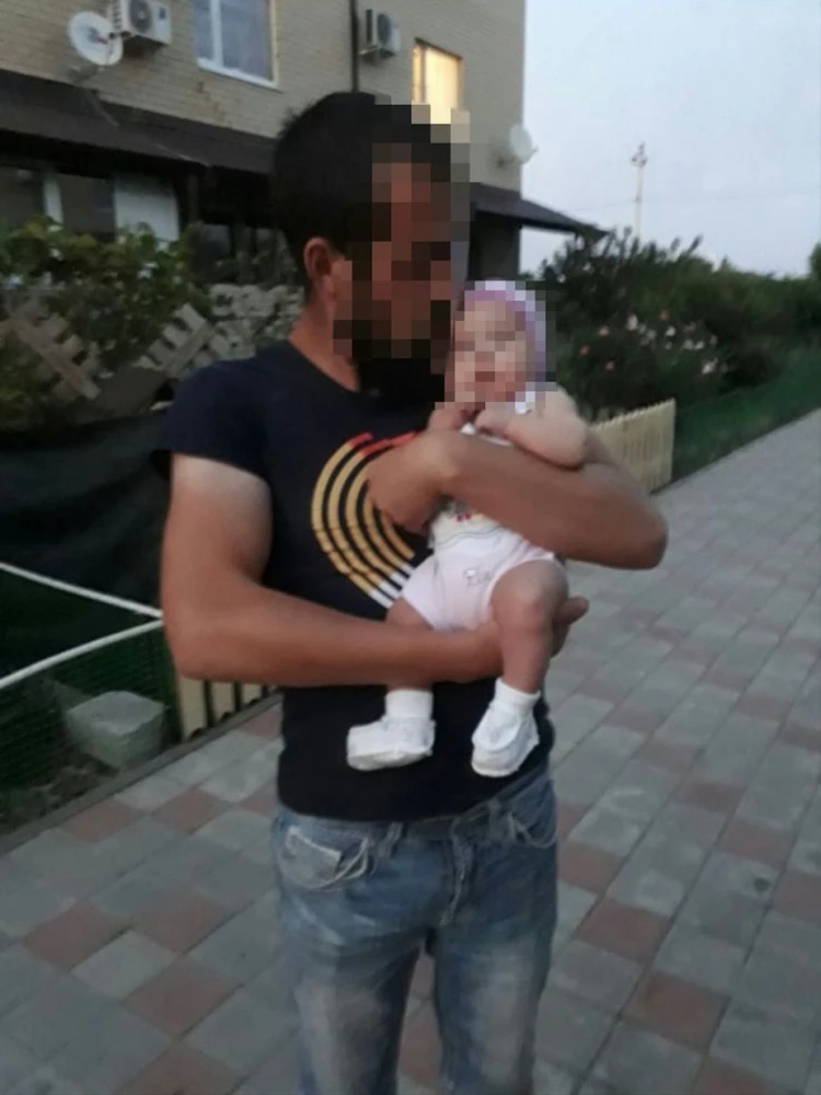 Голые жены при детях 