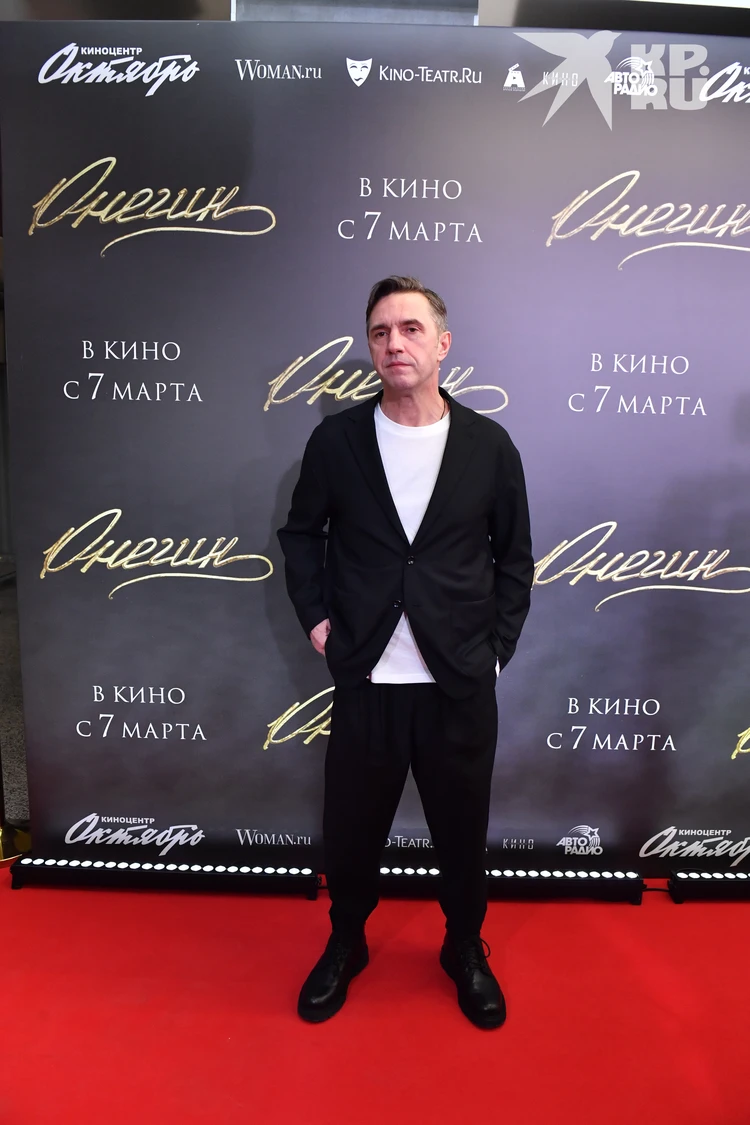 Премьера «Онегина»: Вдовиченков сообщил, что стал дедушкой, а Петросян  рассказал о порыве молодой души - KP.RU